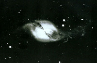 La galassia NGC3718, una spirale dalle caratteristiche inusuali.